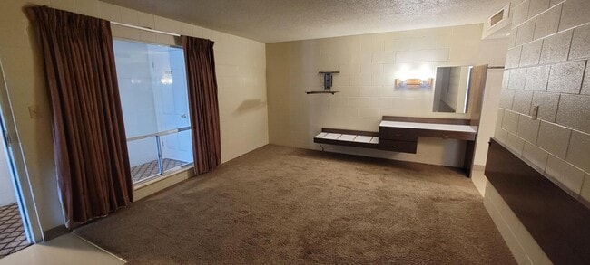 Foto del edificio - 112 E Cherry St