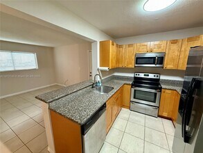 Building Photo - 350 Palm Cir W