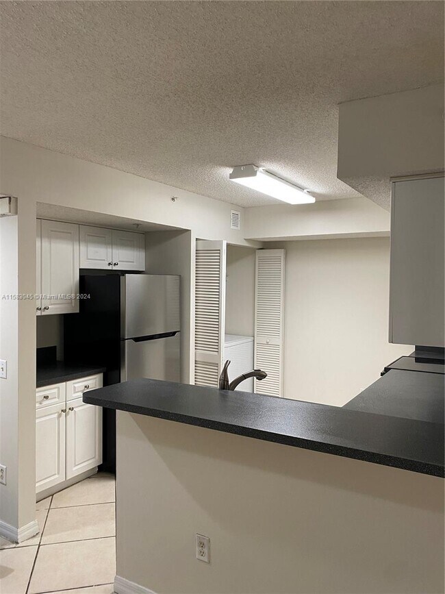 Foto del edificio - 150 NW 96th Ave