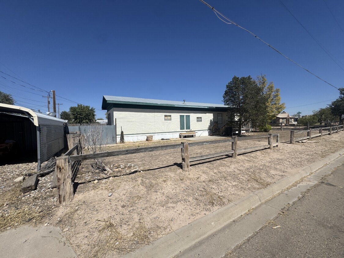Primary Photo - 2300 N Prairie Ave