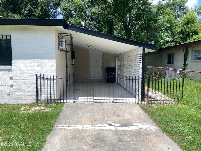 Foto del edificio - 12355 Palmyra Dr