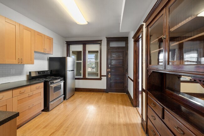 Foto del edificio - 3213 S Lituanica Ave