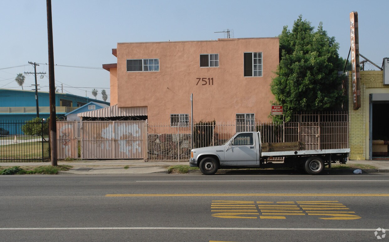 Building Photo - 7511 S Main St