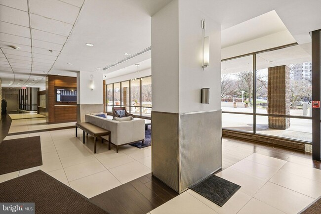 Foto del edificio - 6301 Stevenson Ave
