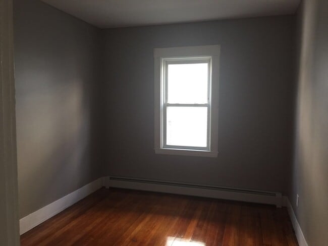 Bedroom - 104 Bowdoin St