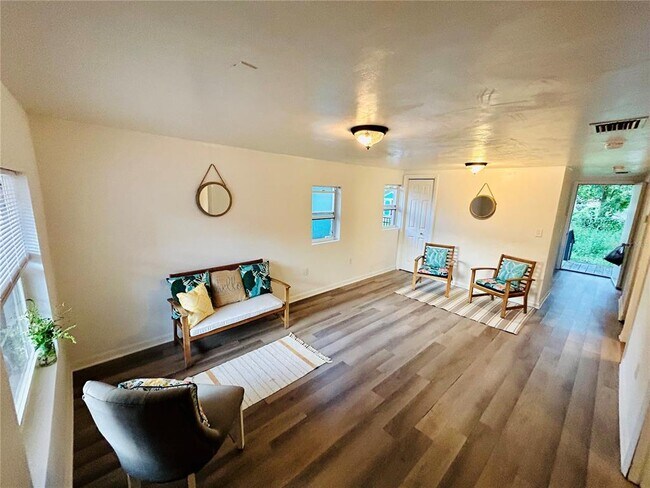 Foto del edificio - 325 NE 18th St