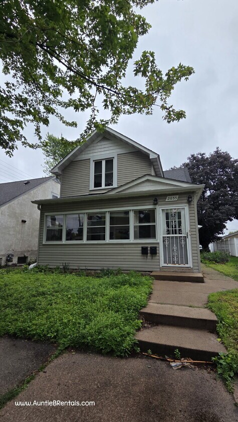 Foto principal - 2BR/1BA Duplex in NE Minneapolis 8/1 move in