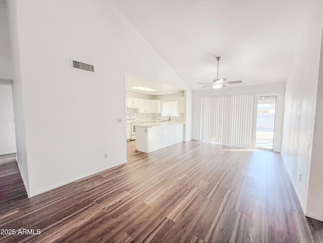 Foto del edificio - 7027 W Cherry Hills Dr