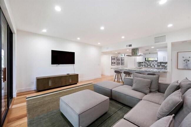 Foto del edificio - 11830 Pebblewood Dr