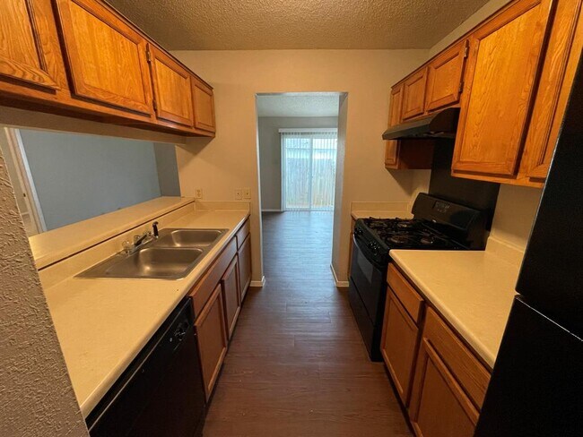 Building Photo - 513 Sierra Cove
