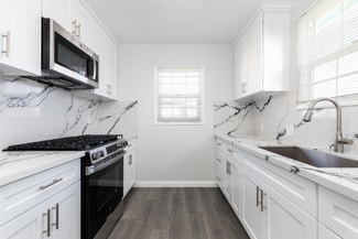 Building Photo - 2145 W 104th St