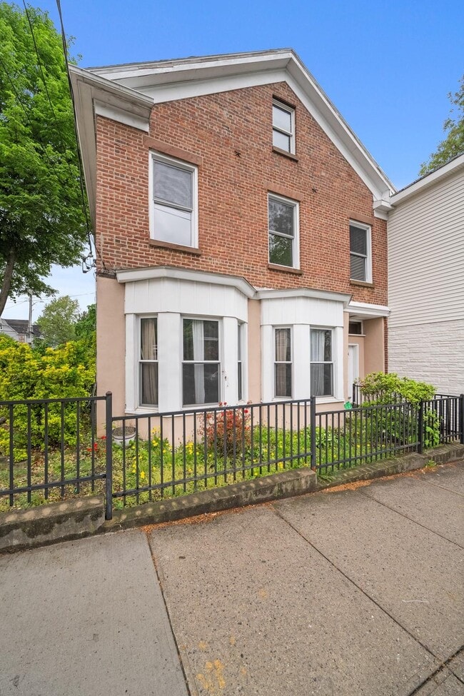 Building Photo - 42 Wildey St