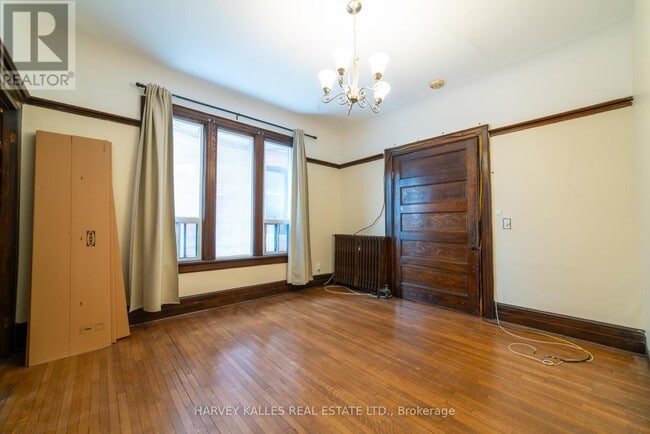 Building Photo - 678 Huron St