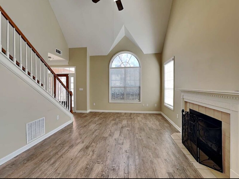 Foto principal - 2182 Moorewood Ln S E