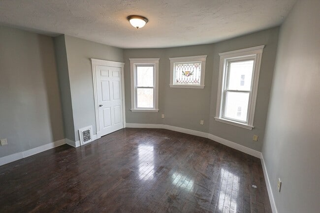 Photo - 23 Barry St Apartment