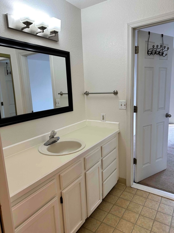 Building Photo - 1580 Chattaroy Cir