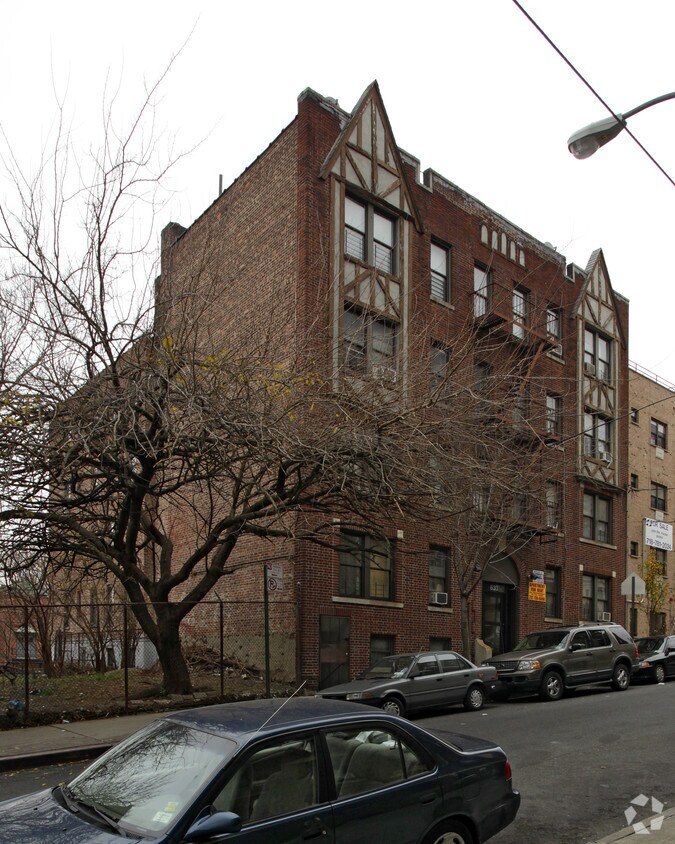 633 E 224th ¡St - 633 East 224th Street