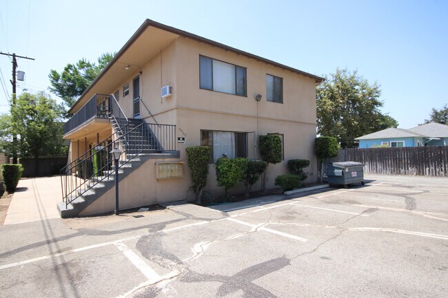 Building Photo - 9460 Woodruff Ave