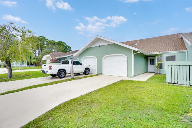 Building Photo - 1722 SE Balmoral Ct