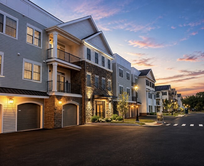 Building Photo - Luminary Simsbury Meadows