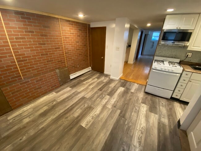 Building Photo - 12 E Springfield St