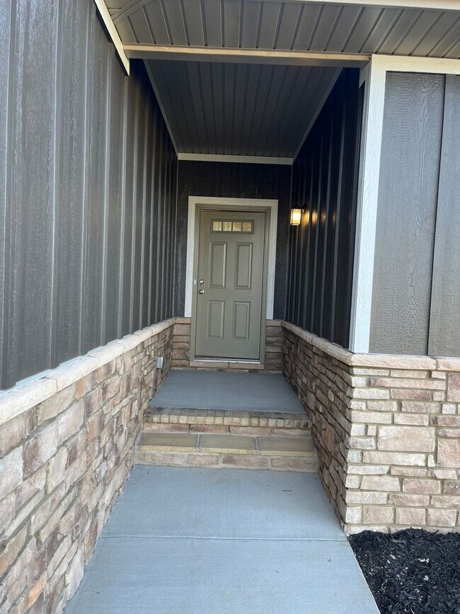 Hello Come be the first tenants House Rental in Nixa, MO