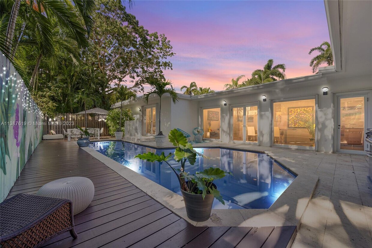Foto principal - 1644 Tigertail Ave