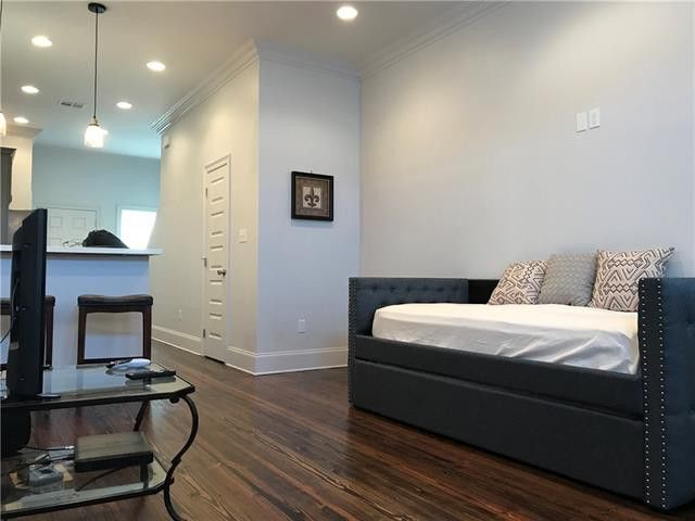 living - 2804 Orleans Ave