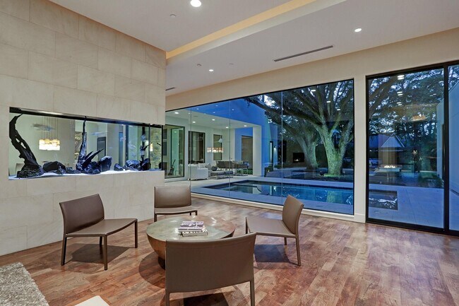 Building Photo - 721 E Creekside Dr