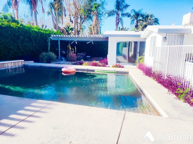 Foto del edificio - 72883 Sierra Vista Dr