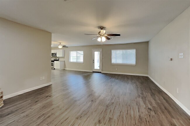 Foto del edificio - 3007 Birch Creek Dr