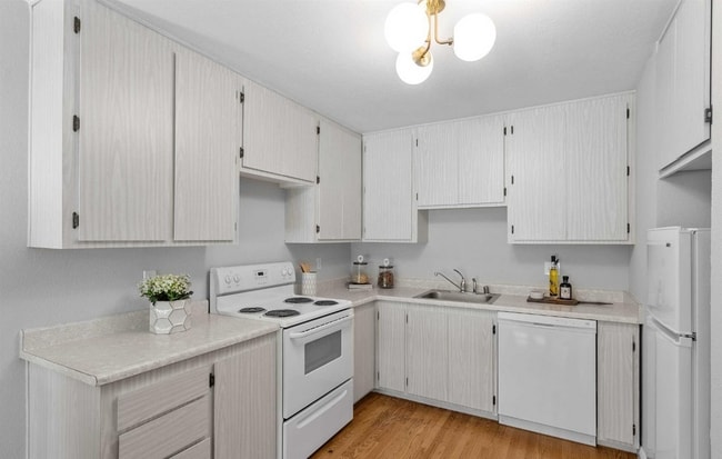 Photo - 380 Monterey Blvd Apartment