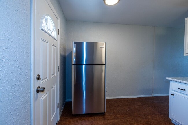 Building Photo - 1304 N Irvington Ave
