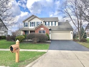 Building Photo - 2090 Parklawn Dr