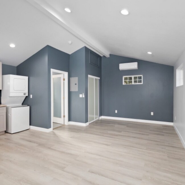 Foto del edificio - 15247 Binney St