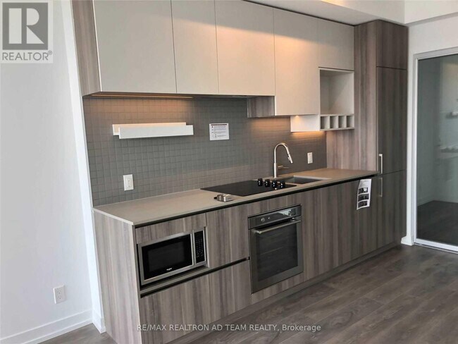 Building Photo - 5 Buttermill Ave.