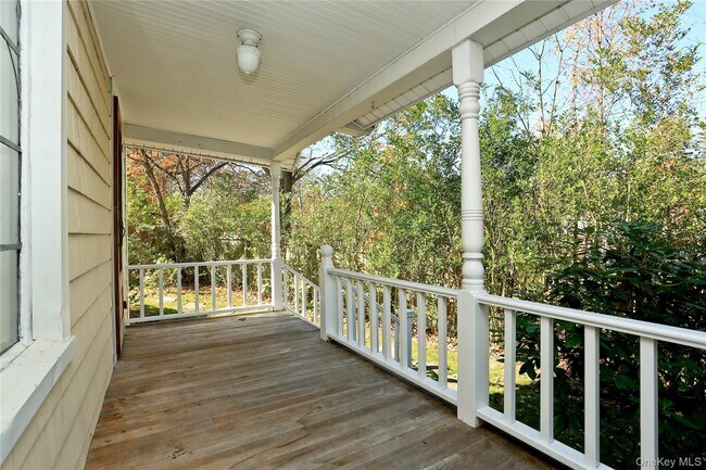 Foto del edificio - 277 Old Post Rd