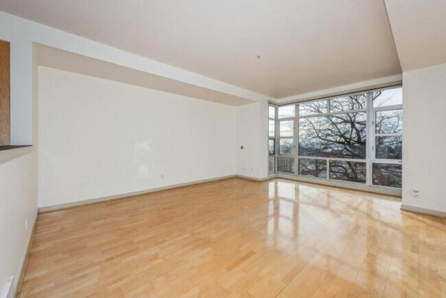Building Photo - 1 bedroom in Seattle WA 98109