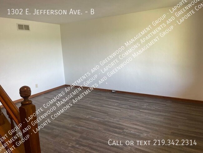 Building Photo - Two Bedroom 1 1/2 Bath Townhome with Full ...