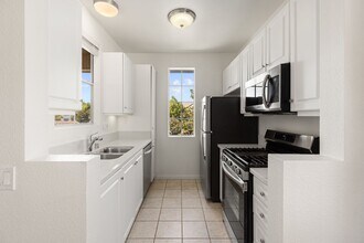 Building Photo - 10820 Sabre Hill Dr