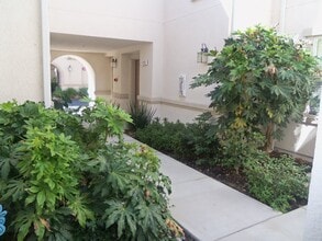 Building Photo - 3301 N Park Dr