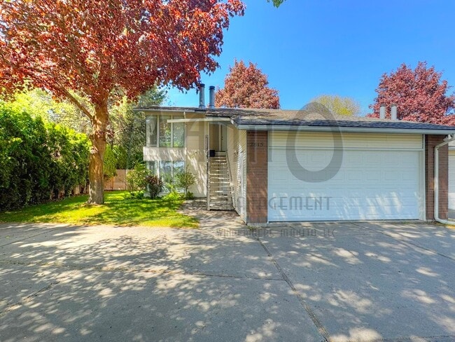 Building Photo - Ideally Located South Hill Unit