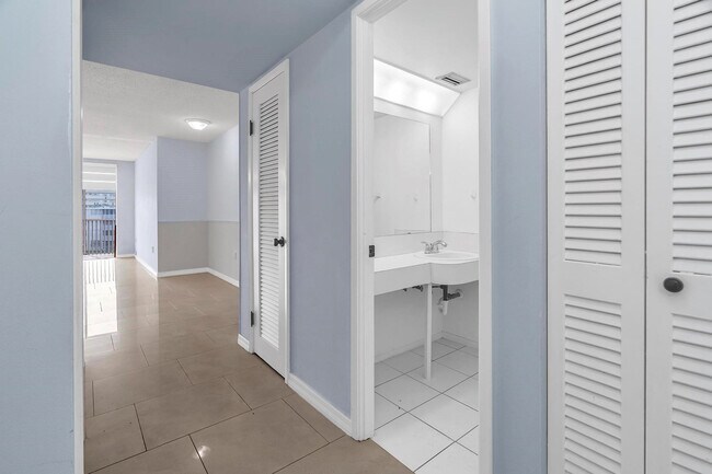 Foto del edificio - 1690 NE 191st St