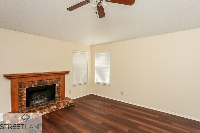 Building Photo - 6 Month Lease Offer!