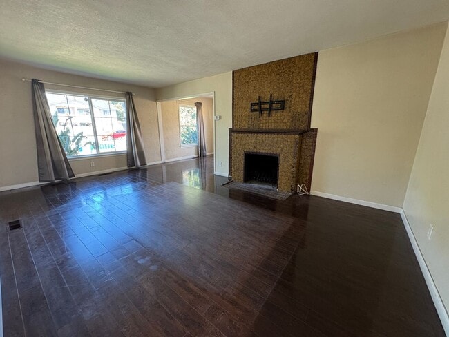 Building Photo - 564 E Street
