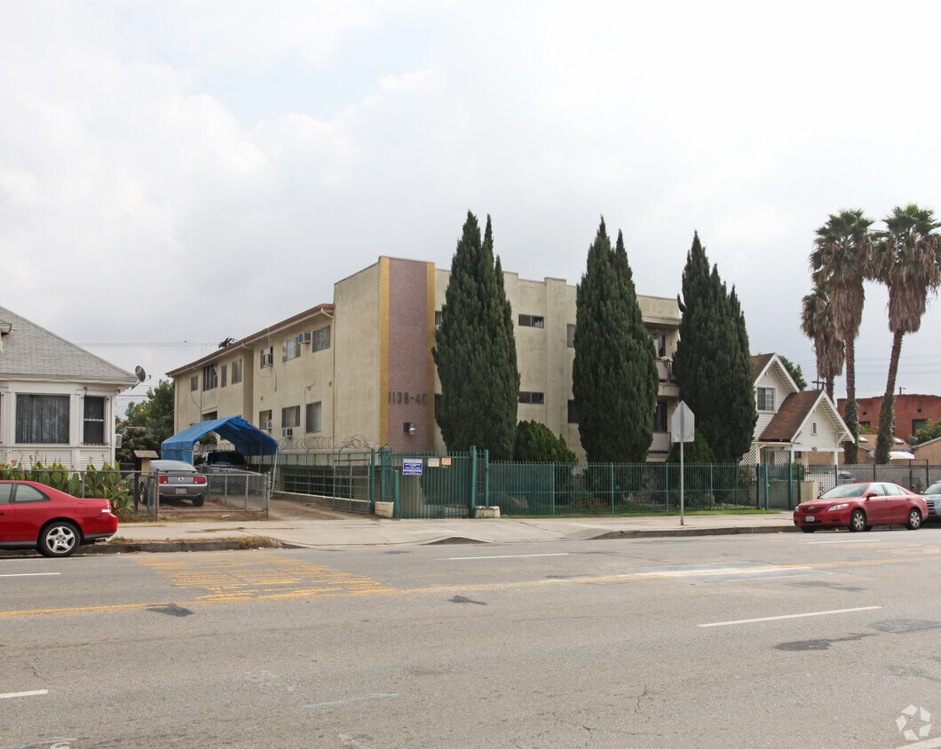 Primary Photo - 1140 N Cahuenga Blvd