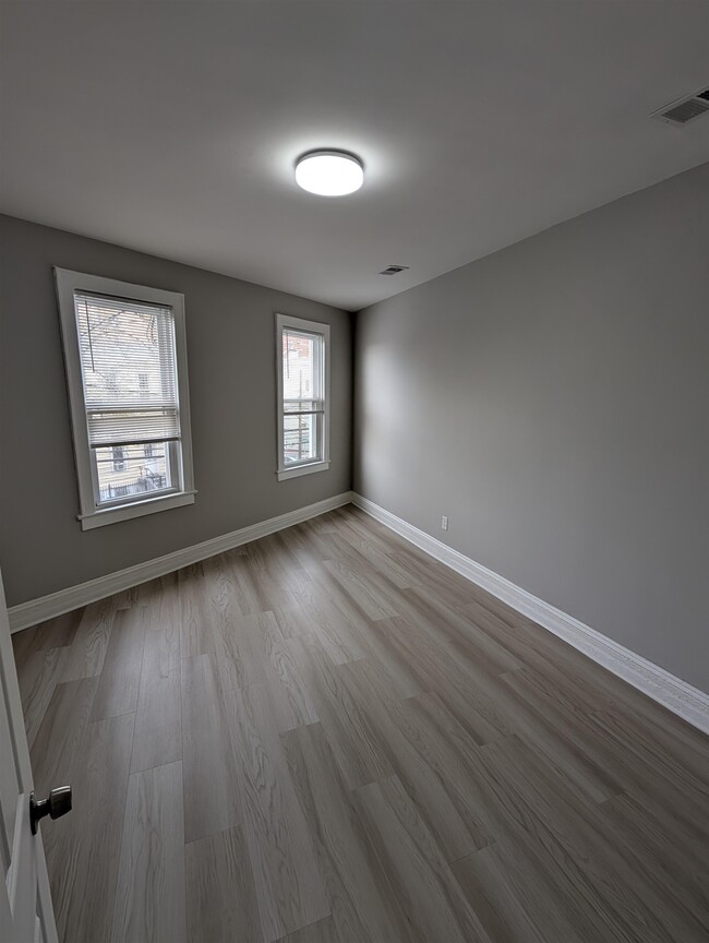Building Photo - 204 Summit Ave