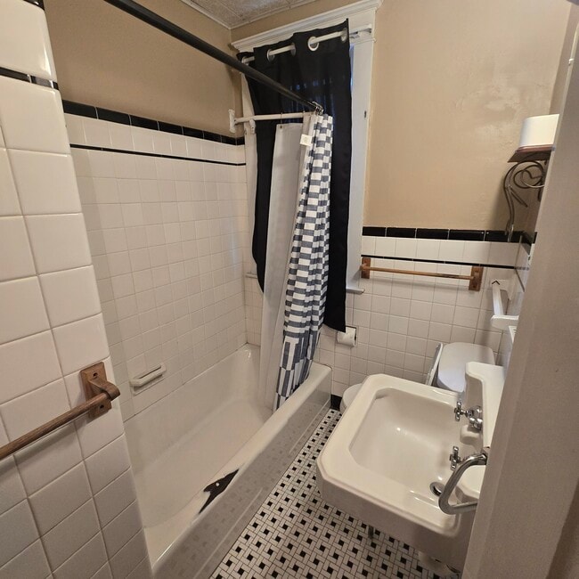 Building Photo - 814 Wayne Ave