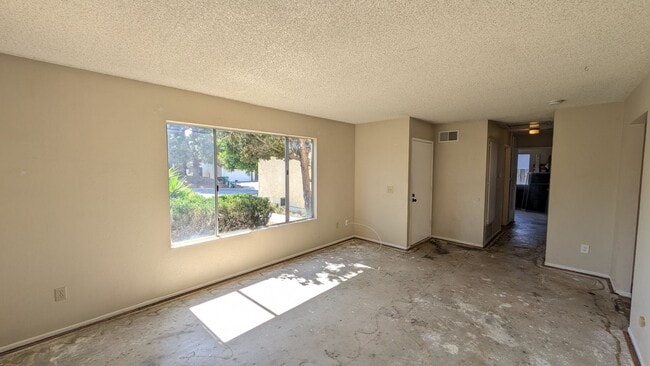 Building Photo - Available July 1 - Updated House in Mira Mesa