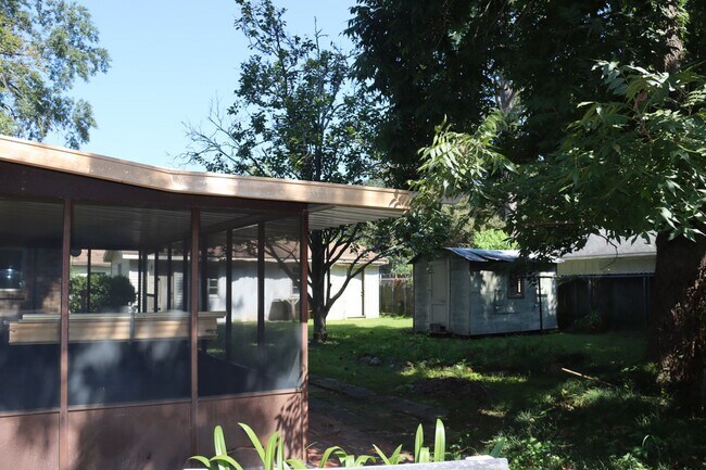 Building Photo - Single Family Home